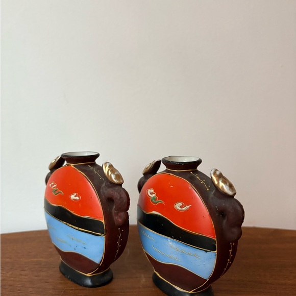 Colorful Decorative Vases with Artistic Design - Picture 9 of 15